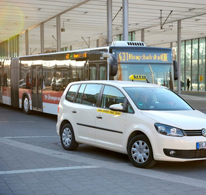 Bus und Taxi am Hauptbahnhof