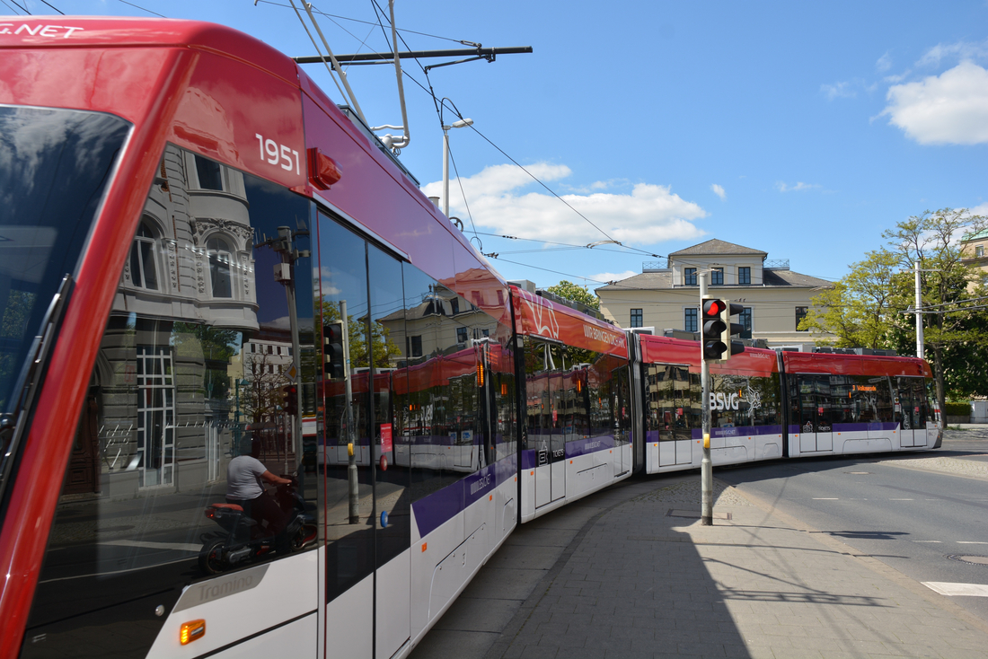 Tramino 1951 nimmt Kurs auf seine 1. Linienfahrt auf der Linie 3.