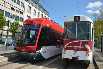 Generationswechsel: Der neue Tramino löst einen 77er Straßenbahnzug ab