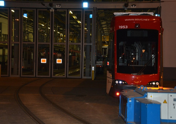 Der Tramino erreicht die Werkstatt.