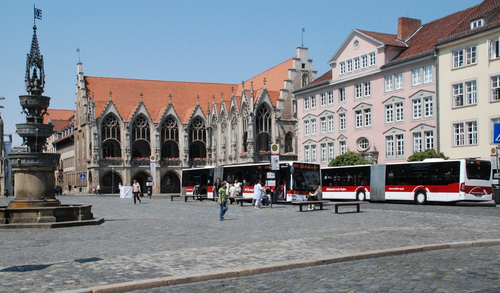 Busse am Altstadtmarkt