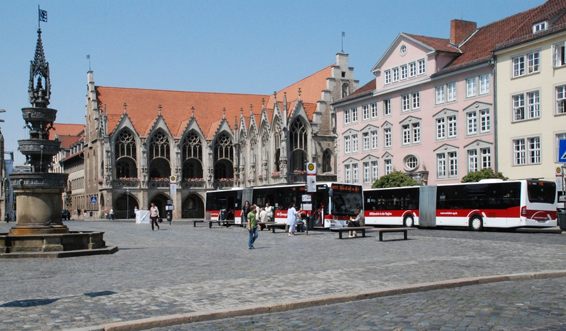 Busse am Altstadtmarkt